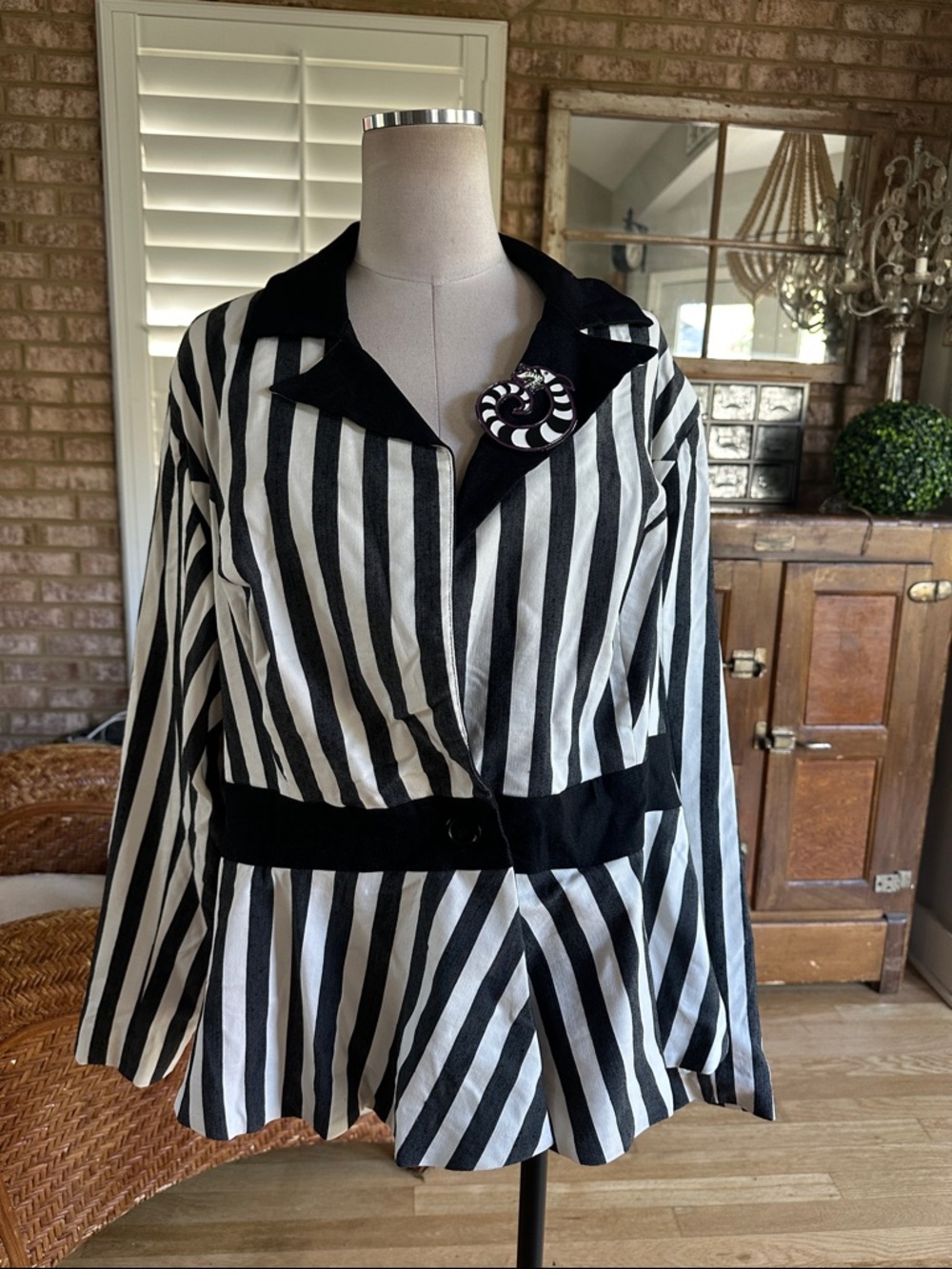 BEETLE JUICE X UNIQUE VINTAGE SUIT PANTS & BLAZER BLACK & WHITE 5X / 26 NEW